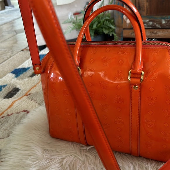 Gorgeous MCM handbag with Crossbody strap - Picture 4 of 8